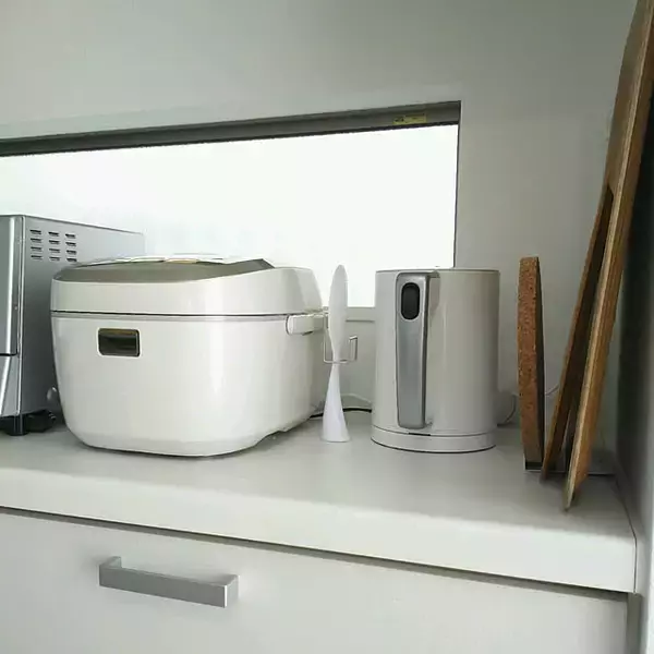 「炊きたてのご飯をおいしく食べるために。ストレスフリーなしゃもじの置き方」の画像