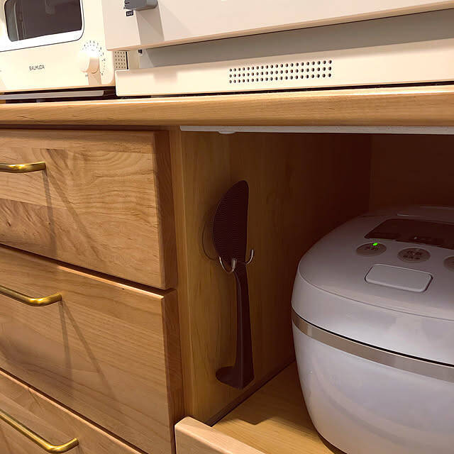 炊きたてのご飯をおいしく食べるために。ストレスフリーなしゃもじの置き方