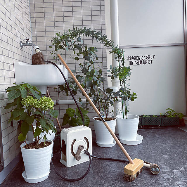 汚れがたまっても大丈夫！ユーザーさんたちが実践しているベランダ掃除のやり方