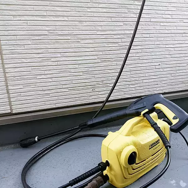 「汚れがたまっても大丈夫！ユーザーさんたちが実践しているベランダ掃除のやり方」の画像