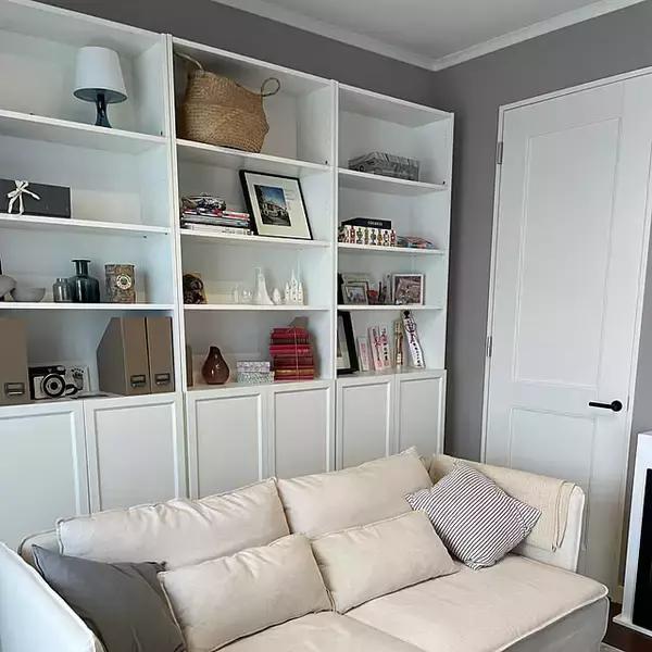 「理想の収納棚が見つかる！使いやすいIKEAのBILLYシリーズ」の画像