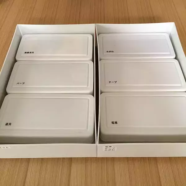 「こまごまとしたアイテムの仕分けにお悩みならコレ！ダイソーの粘土ケースの活用アイデア」の画像