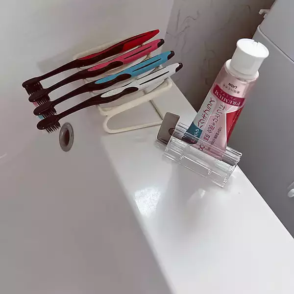 「すっきり片付いて清潔に保てる！歯ブラシとコップの置き方アイデア6選」の画像