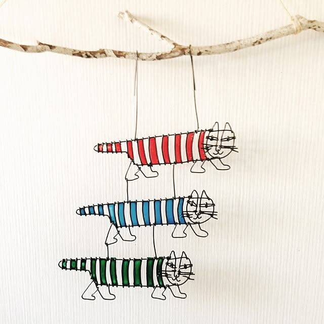 透明感を活かして楽しむ！ダイソーのガラス絵の具を使ったアイデア紹介