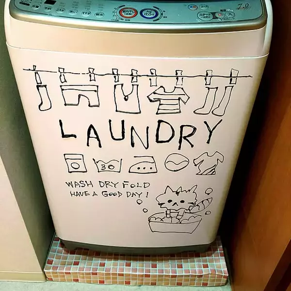 「透明感を活かして楽しむ！ダイソーのガラス絵の具を使ったアイデア紹介」の画像