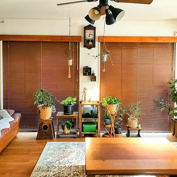 「すっきりとスタイリッシュな窓辺に♪ニトリのブラインドを使ったコーディネート実例」の画像