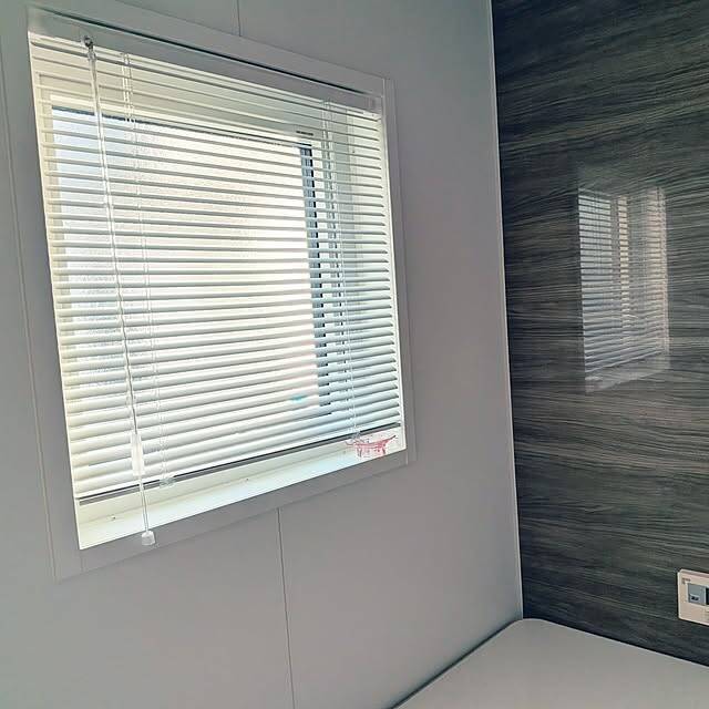 すっきりとスタイリッシュな窓辺に♪ニトリのブラインドを使ったコーディネート実例