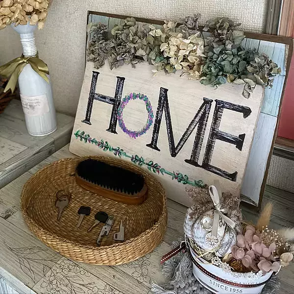 「塗ったり貼ったり工作感覚で楽しめる♪100均のまな板を使って簡単DIYを始めませんか？」の画像