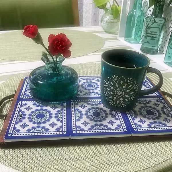 「塗ったり貼ったり工作感覚で楽しめる♪100均のまな板を使って簡単DIYを始めませんか？」の画像