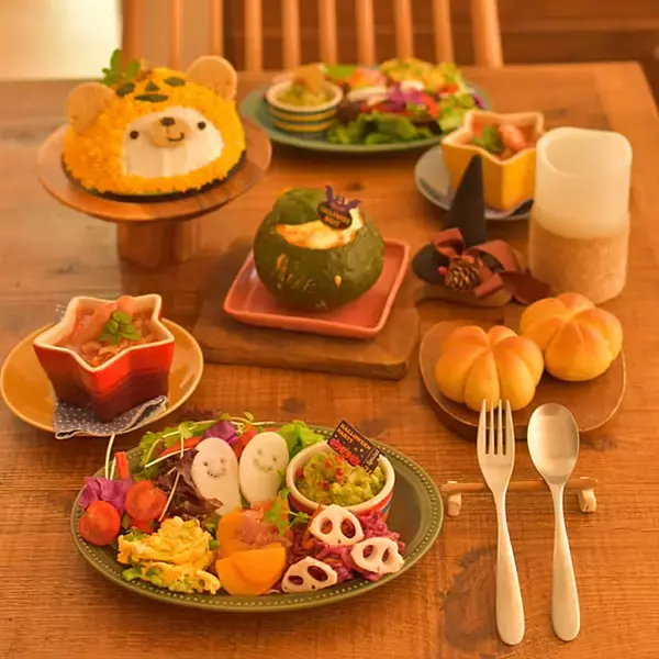 「食器や小物選びのコツが分かる！初心者でもかんたんにできるハロウィンのテーブルコーディネート術」の画像