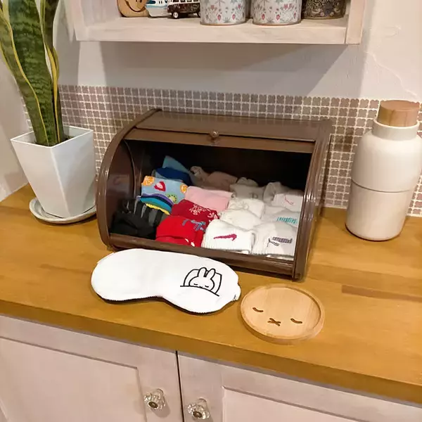 「パンを入れるだけじゃもったいない！ブレッドケースの万能収納」の画像