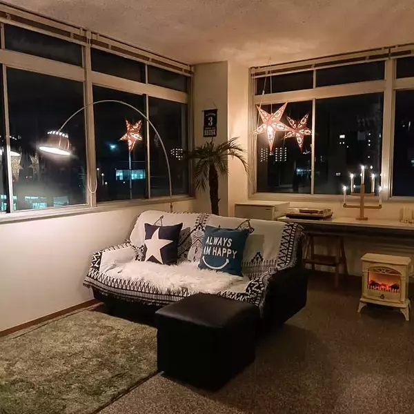 「小物や家具で統一感アップ♪さわやかな風を感じる西海岸風インテリアの実例をご紹介」の画像