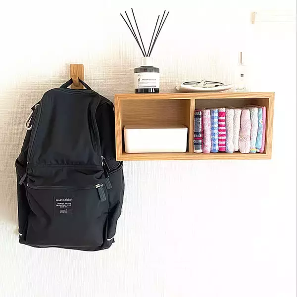 「壁に穴をあけずに、収納と飾りを増やす！賃貸の「傷つけない壁面活用」の正解5選」の画像