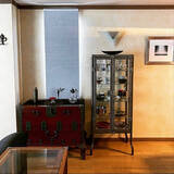 「コレクションを美しく優雅に飾る。インテリアが華やぐ、ガラスキャビネットのある暮らし」の画像7