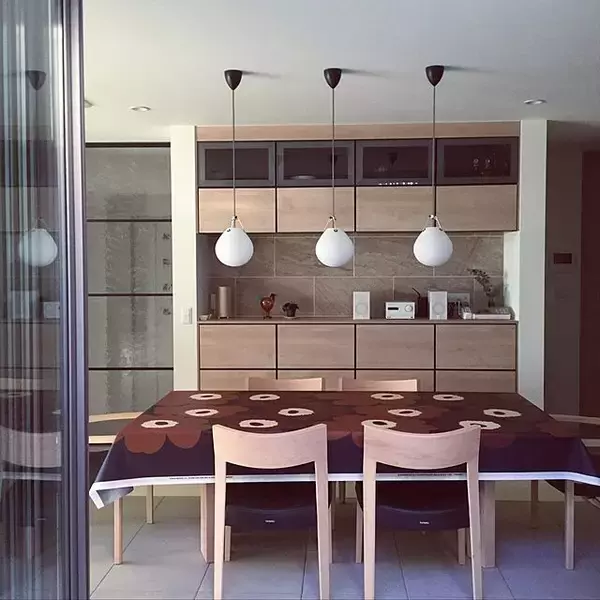 「北欧らしいデザイン満喫♡リビングにあるマリメッコ製品」の画像