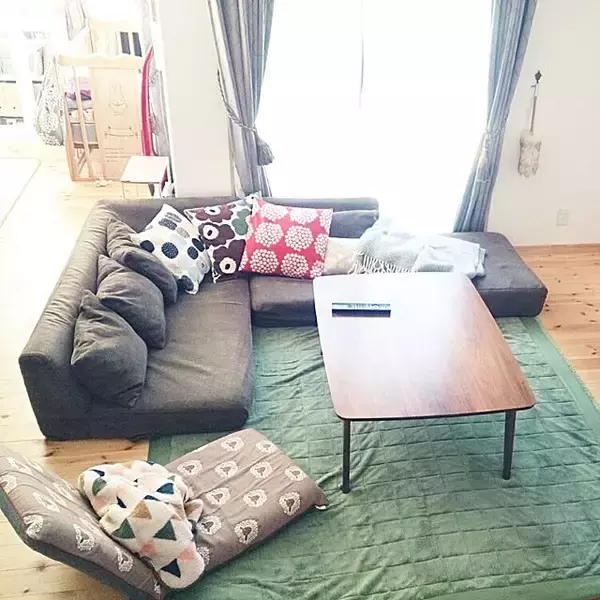 「北欧らしいデザイン満喫♡リビングにあるマリメッコ製品」の画像