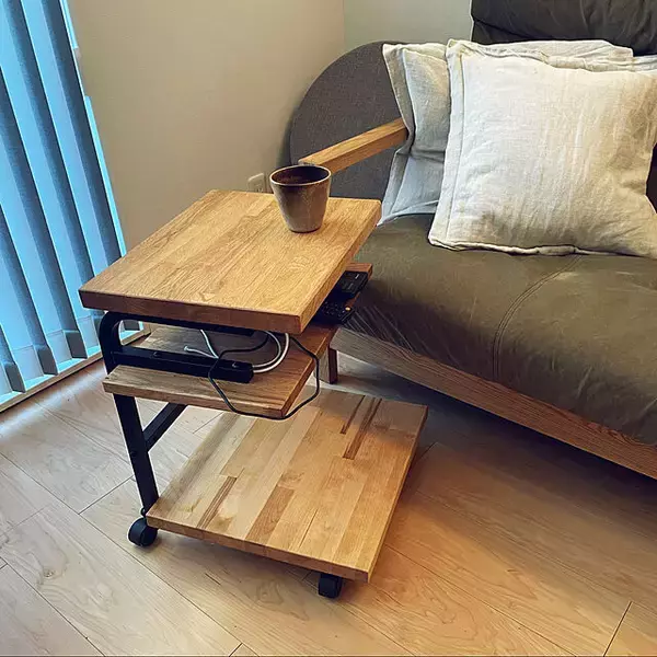 「リビングにあると便利！カフェテーブルDIYの実例10選」の画像