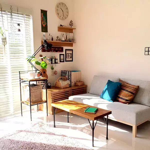 「リビングにあると便利！カフェテーブルDIYの実例10選」の画像