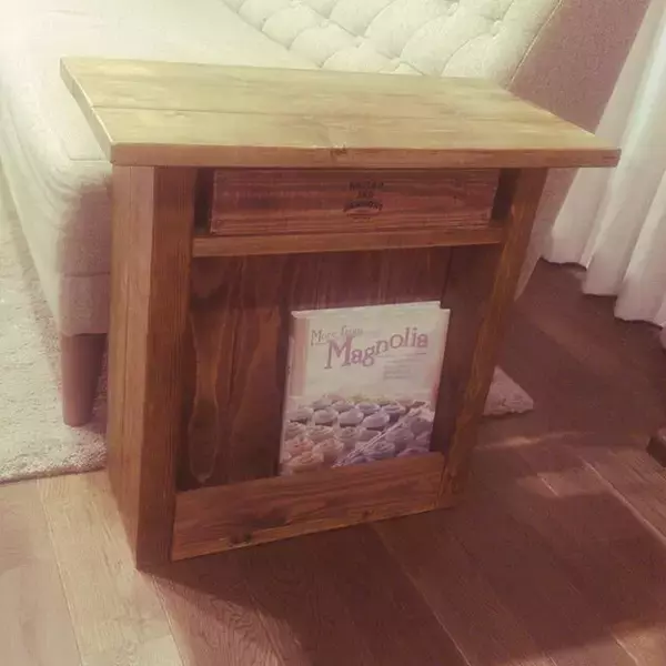 「リビングにあると便利！カフェテーブルDIYの実例10選」の画像