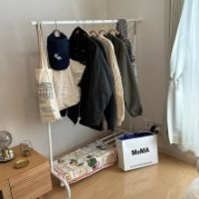 お気に入りの衣類を「見せる収納」してコーディネートに楽しみを。IKEAのおすすめハンガーラック