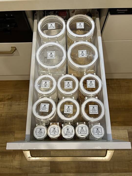 「生活感の扱い方で気分を上げる、外は可愛く中はすっきり収納」 by aromaさん