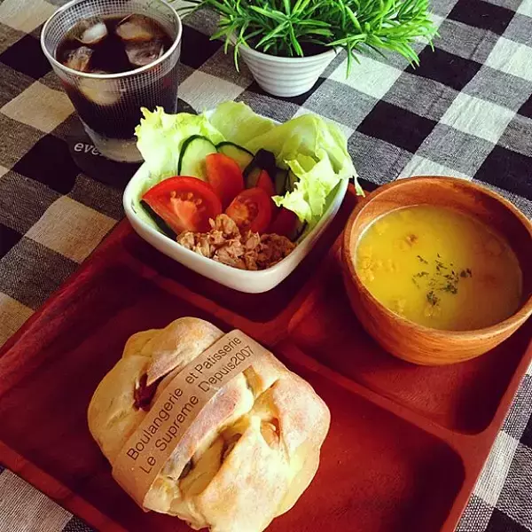 「目でも食卓を楽しみたいあなたへ☆パン食のときのテーブルコーデ実例10」の画像