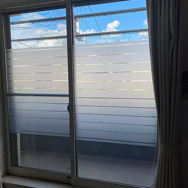 「貼るだけ簡単！remecleのモザイクタイルシートとガラスフィルム」の画像