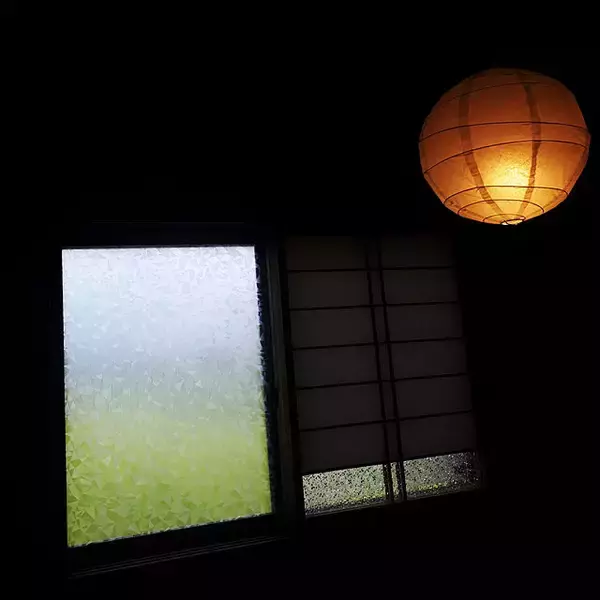 「貼るだけ簡単！remecleのモザイクタイルシートとガラスフィルム」の画像