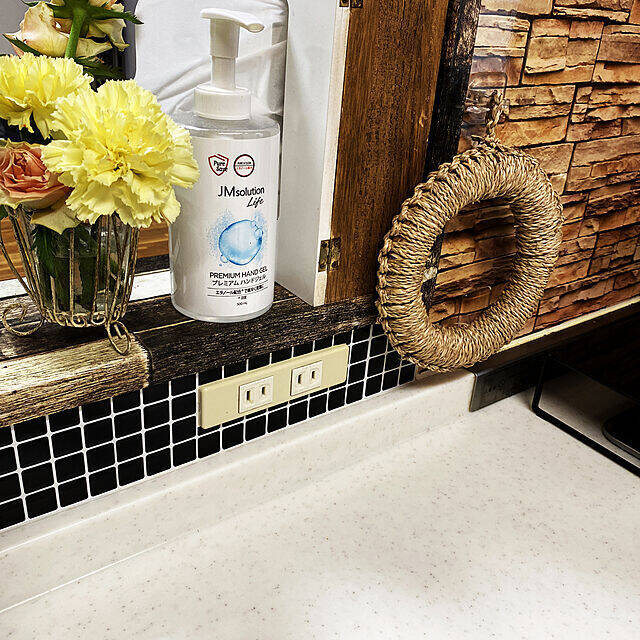 貼るだけ簡単！remecleのモザイクタイルシートとガラスフィルム