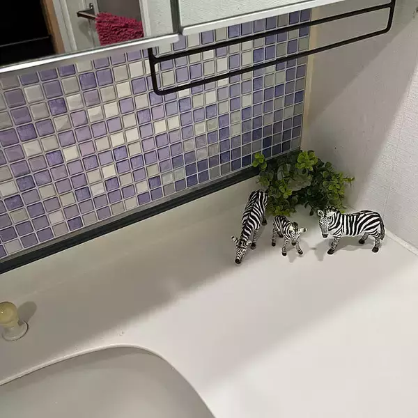 「貼るだけ簡単！remecleのモザイクタイルシートとガラスフィルム」の画像