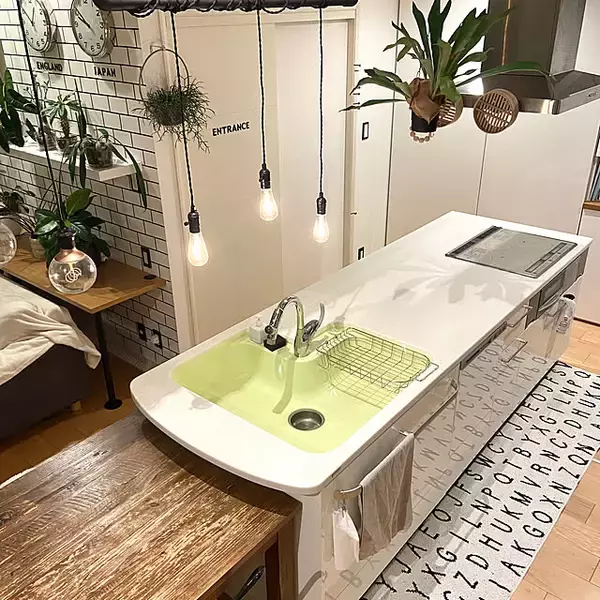 「スムーズな動線で家事もはかどる♪開放感抜群なアイランドキッチンの実例6選」の画像