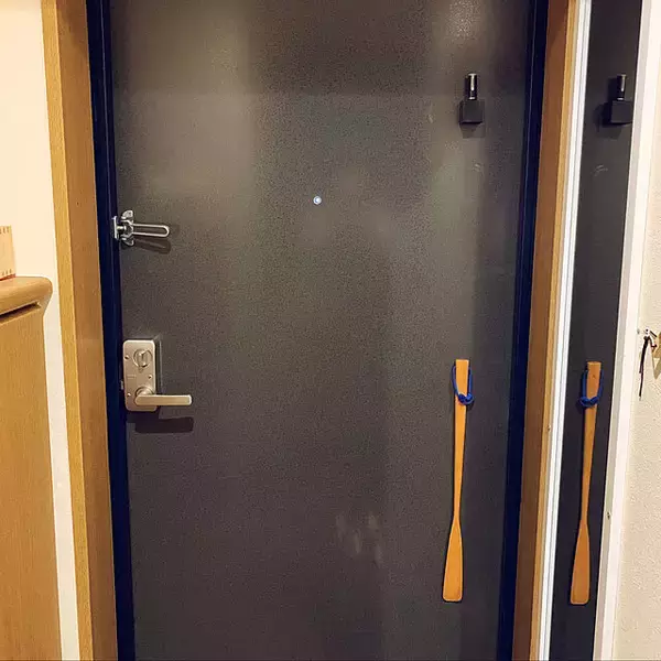 「使い勝手も見た目もGood♪100均アイテムで叶う浮かせる収納」の画像