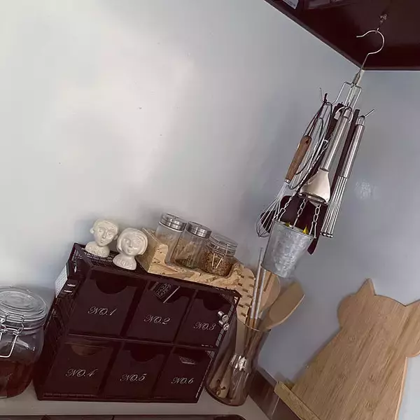 「使い勝手も見た目もGood♪100均アイテムで叶う浮かせる収納」の画像