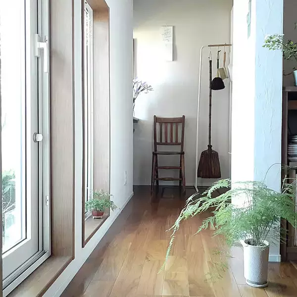 「見直すほどに効率アップ♪場所や工夫でもっと快適になる掃除道具収納」の画像