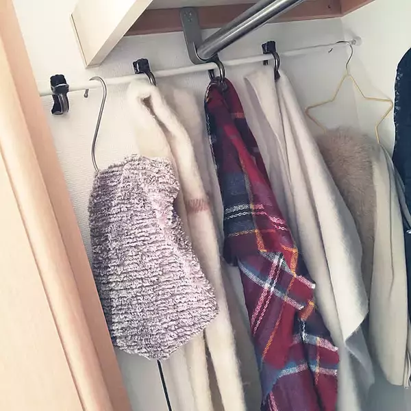 毎日のコーディネートがもっと楽しくなる。気分を上げるスカーフ・ストールの収納方法6選