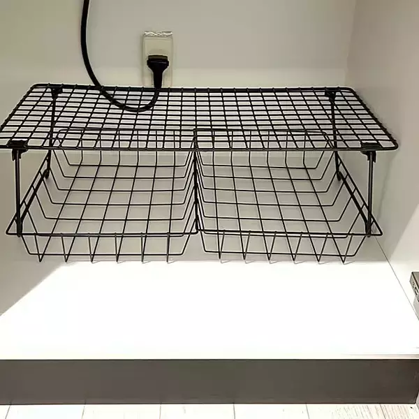 「プチプラで収納力アップ♪100均のワイヤーバスケットを活用した実例6選」の画像