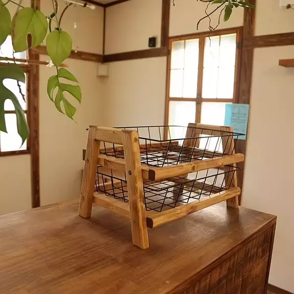 「プチプラで収納力アップ♪100均のワイヤーバスケットを活用した実例6選」の画像