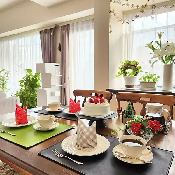 「年末の食卓を特別なひとときに♡クリスマスのテーブルコーディネート実例集」の画像