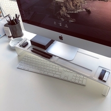 「PCまわりの不便やストレスを解消できる、モニタースタンド」 by lalaさん