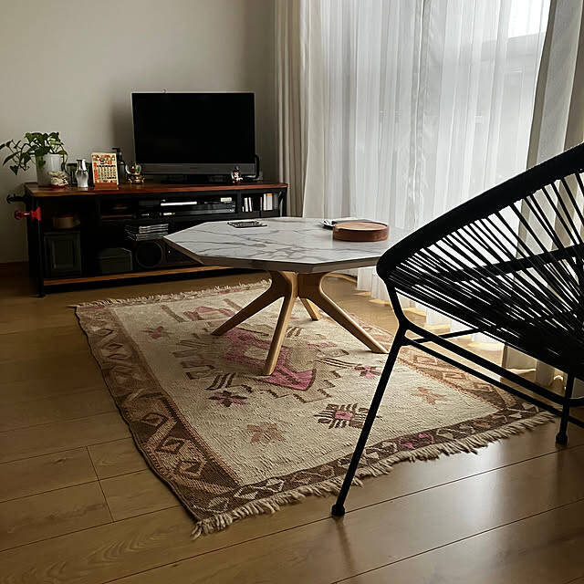 渋い味わいを楽しむ。オールドキリムが魅力的にコーディネートされたお部屋6選