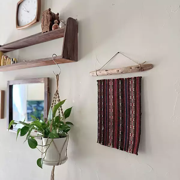 「渋い味わいを楽しむ。オールドキリムが魅力的にコーディネートされたお部屋6選」の画像