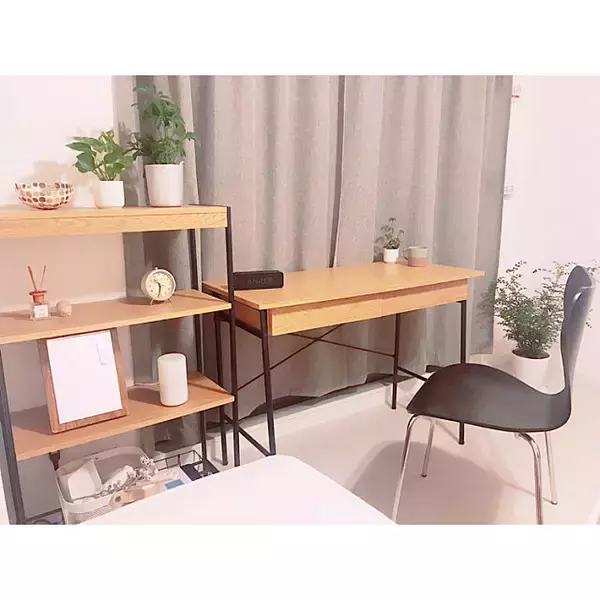 リモートワークにもおすすめ♪手軽にプライベート空間が作れるデスク