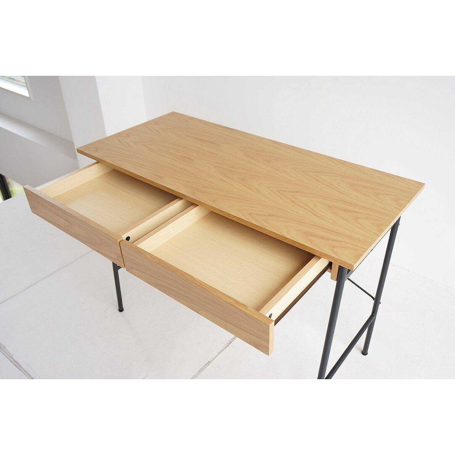 リモートワークにもおすすめ♪手軽にプライベート空間が作れるデスク