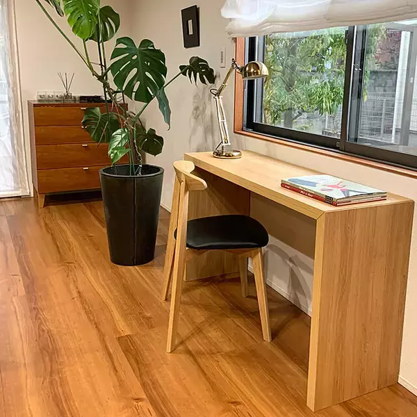 「リモートワークにもおすすめ♪手軽にプライベート空間が作れるデスク」の画像