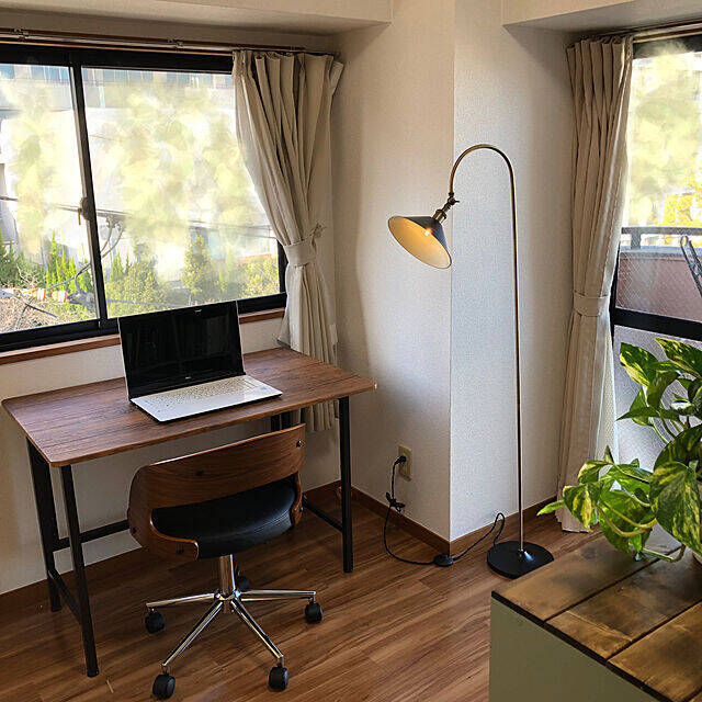 リモートワークにもおすすめ♪手軽にプライベート空間が作れるデスク