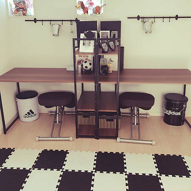 リモートワークにもおすすめ♪手軽にプライベート空間が作れるデスク