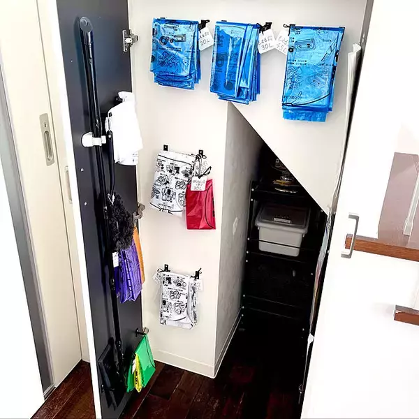 「思わずマネしたくなる！ゴミ袋や紙袋の上手なまとめ方10選」の画像