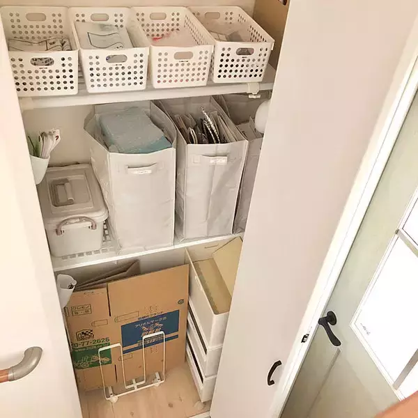 「思わずマネしたくなる！ゴミ袋や紙袋の上手なまとめ方10選」の画像