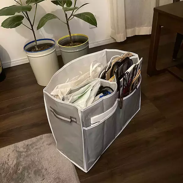 「思わずマネしたくなる！ゴミ袋や紙袋の上手なまとめ方10選」の画像