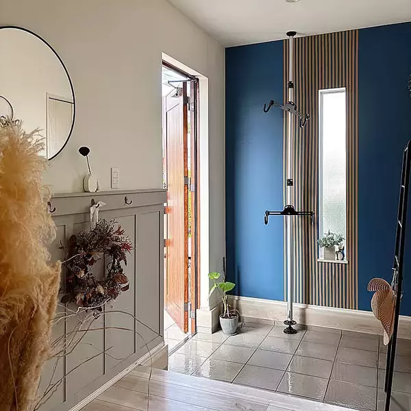 帰るたびほっとする玄関に♡床も壁も扉も自分らしくDIY